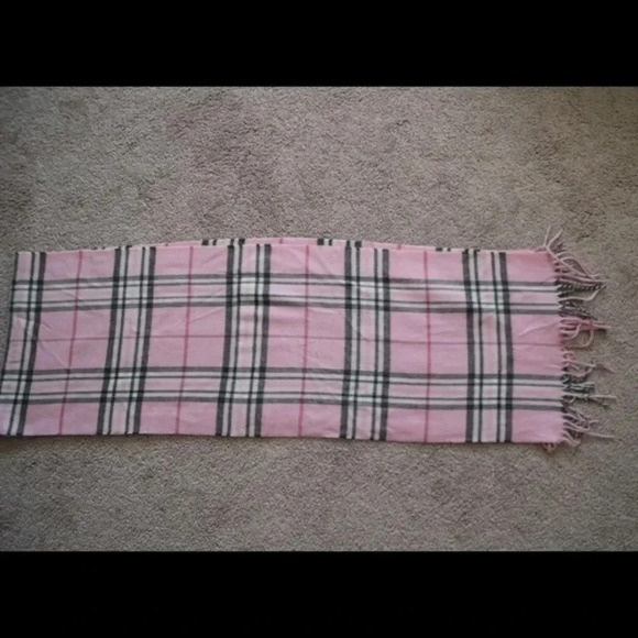 NWOT Dillard's pink plaid scarf - Picture 3 of 4